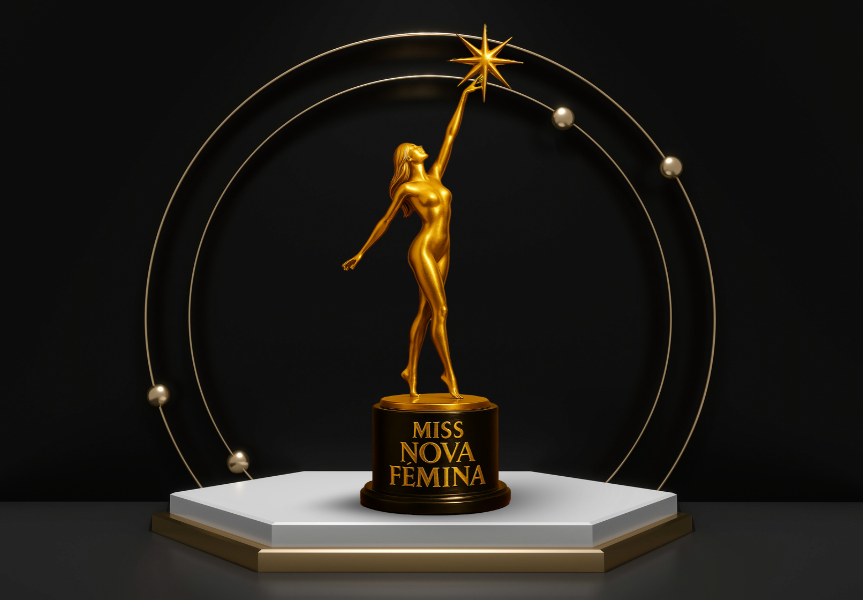 Trofeo dorado de Miss Nova Fémina sobre base blanca y negra, figura femenina estilizada elevando una estrella, con fondo oscuro y arcos metálicos decorativos.