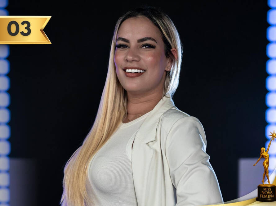 En Miss Nova Fémina Miami 2025, Claudia Hernández se presenta como la concursante Nº 3. Su estilo, con camisa blanca, shorts y una chaqueta sofisticada, refleja elegancia y seguridad en este certamen de belleza en Miami.