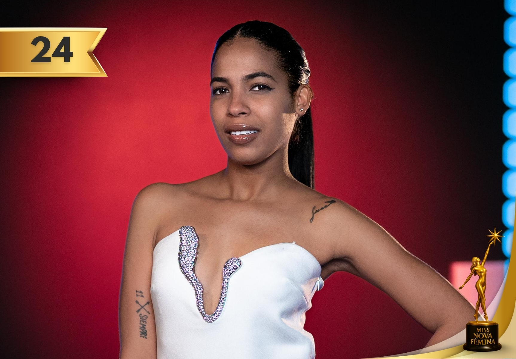 Concursante Nº 24, Yeralis Alí Cárdenas, en vestido blanco sin tirantes con pedrería, Miss Nova Fémina Miami 2025.