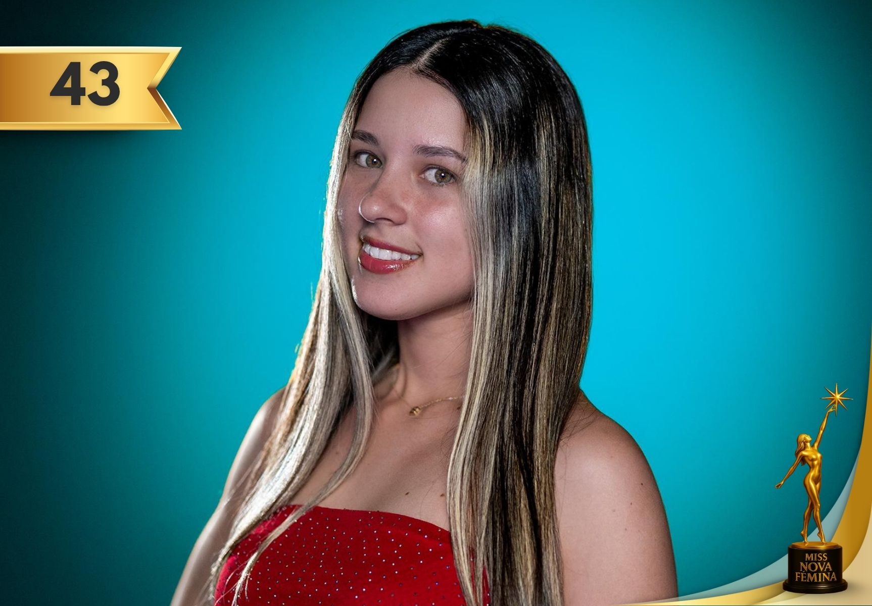 Betsy Camila Rivero Ramírez, concursante 43, en Miss Nova Fémina Miami 2025, con vestido rojo brillante, elegancia y seguridad.