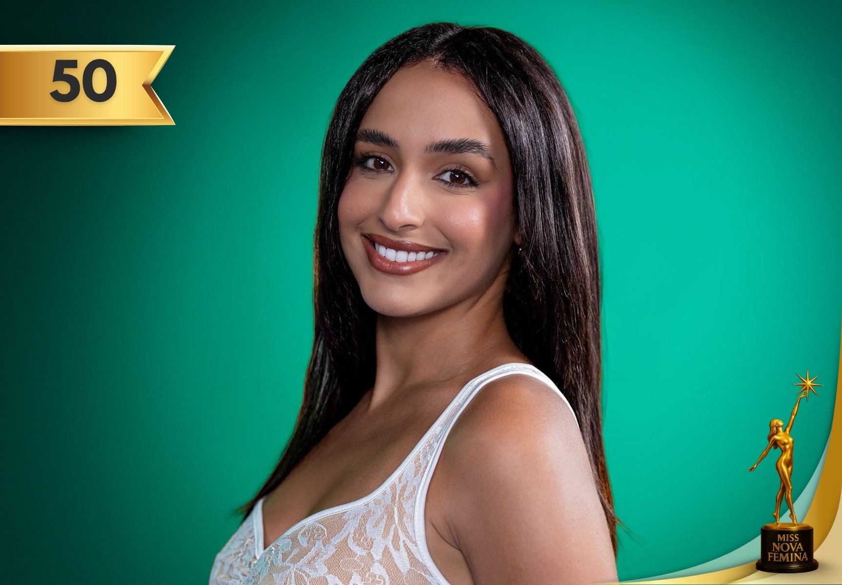 Concursante Nº 50, Linda Terrelonge, en vestido blanco de encaje y tirantes, Miss Nova Fémina Miami 2025.